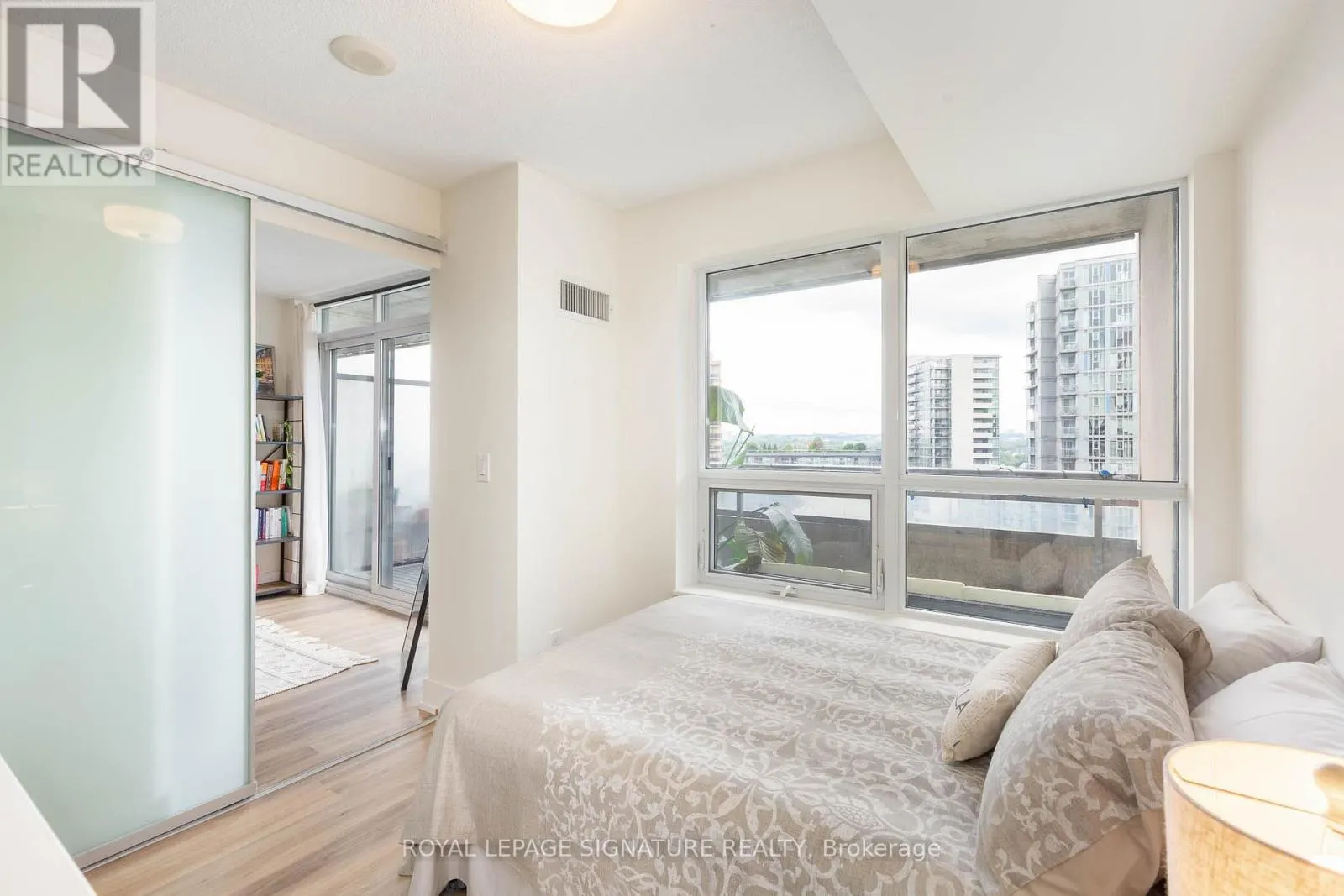 1323 - 38 JOE SHUSTER WAY
