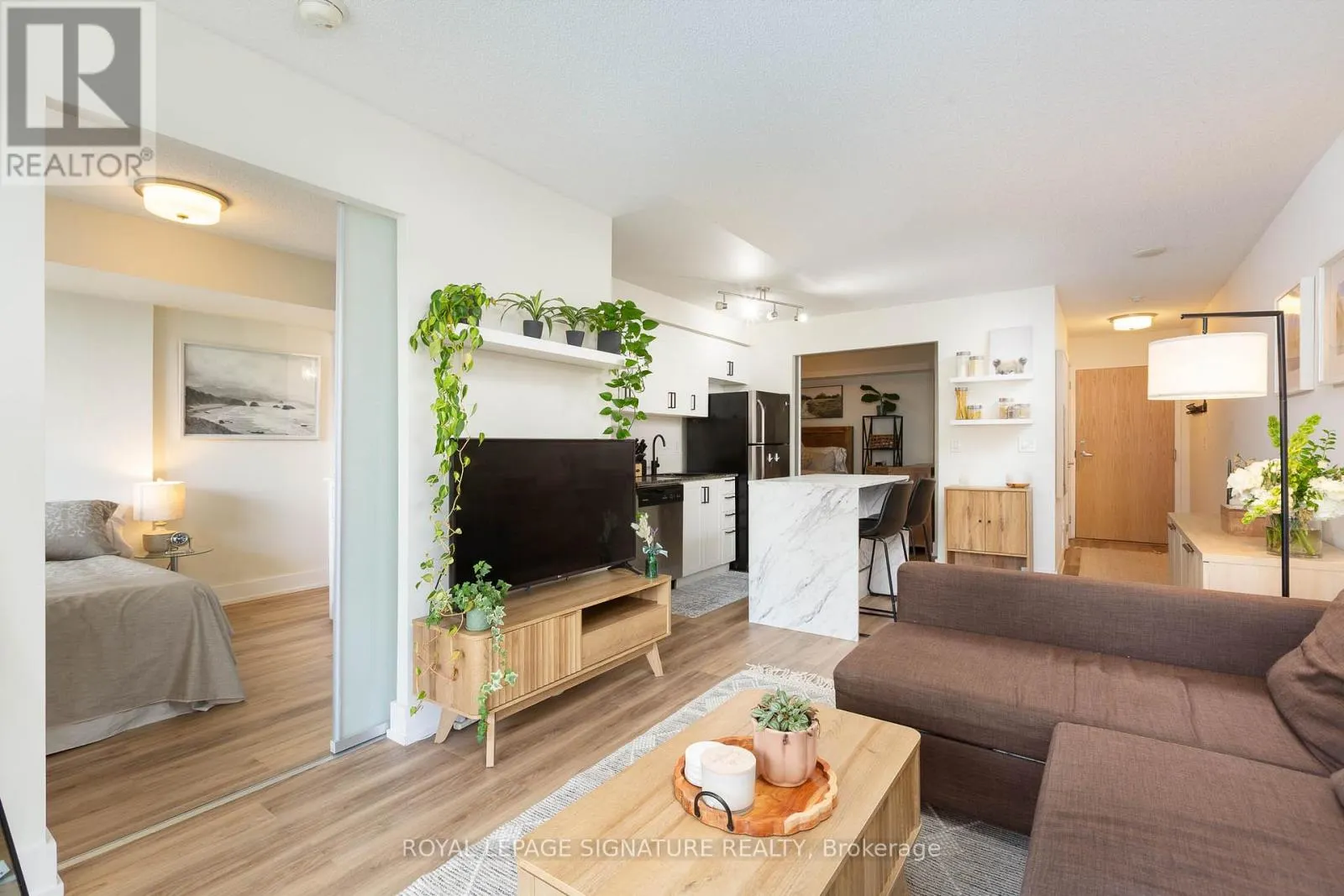 1323 - 38 JOE SHUSTER WAY