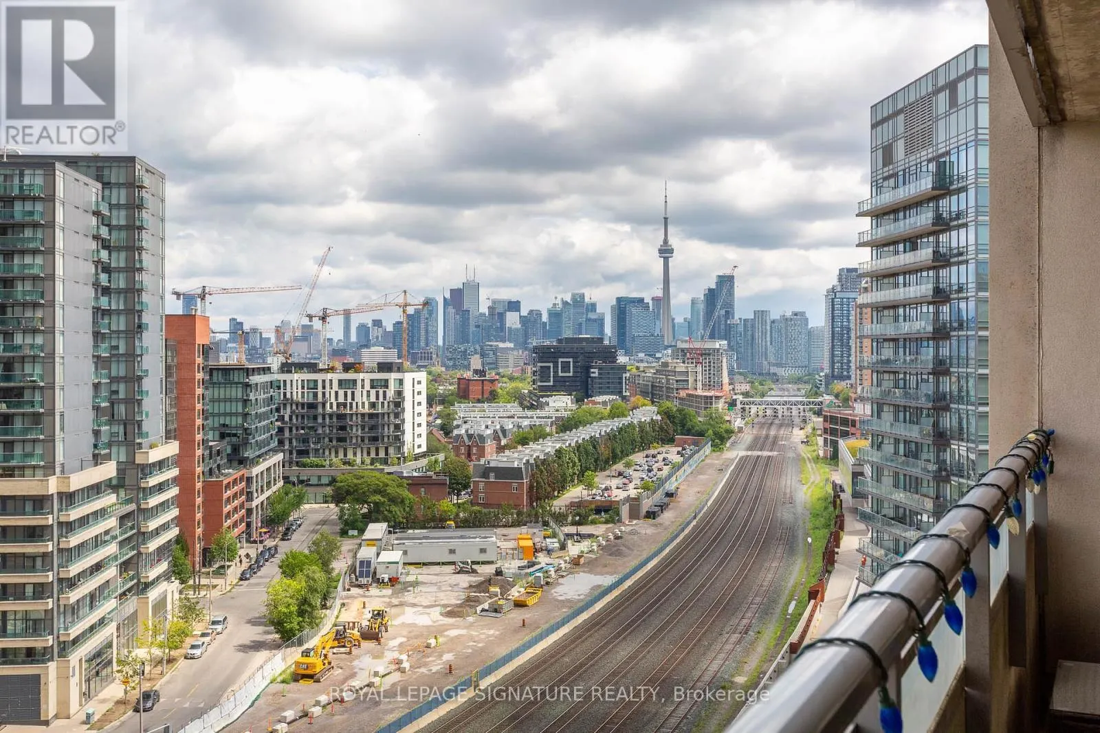 1323 - 38 JOE SHUSTER WAY