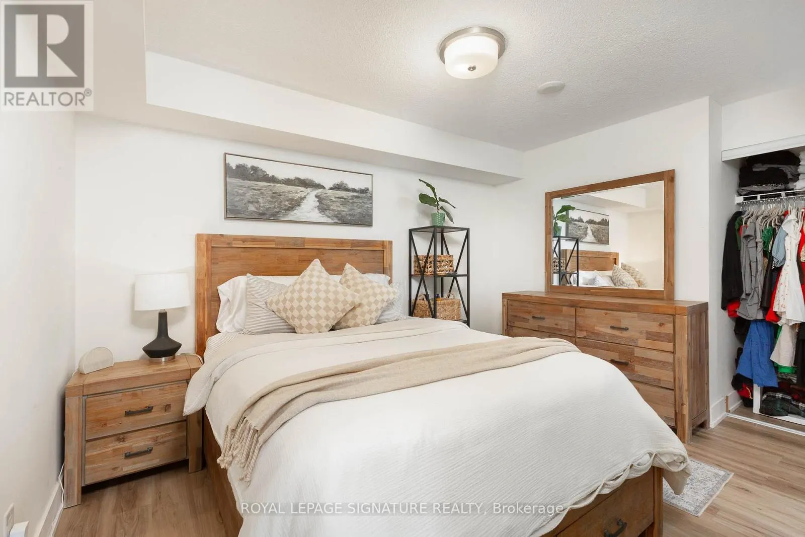 1323 - 38 JOE SHUSTER WAY