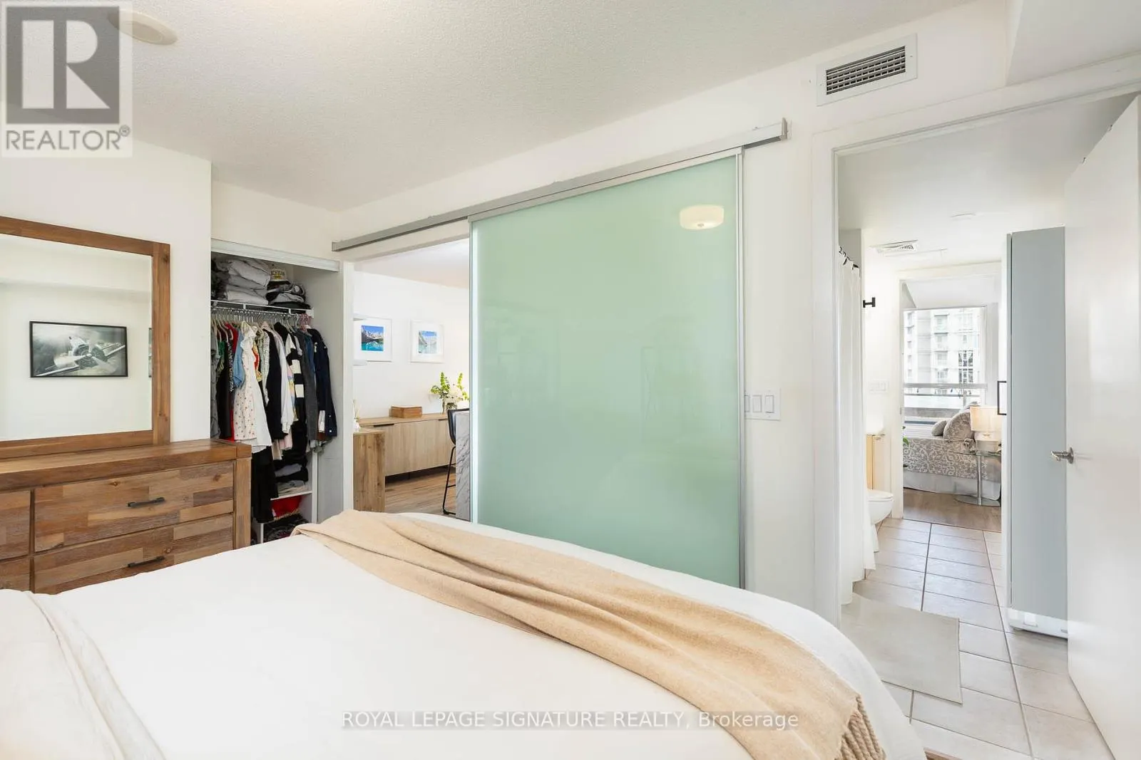 1323 - 38 JOE SHUSTER WAY