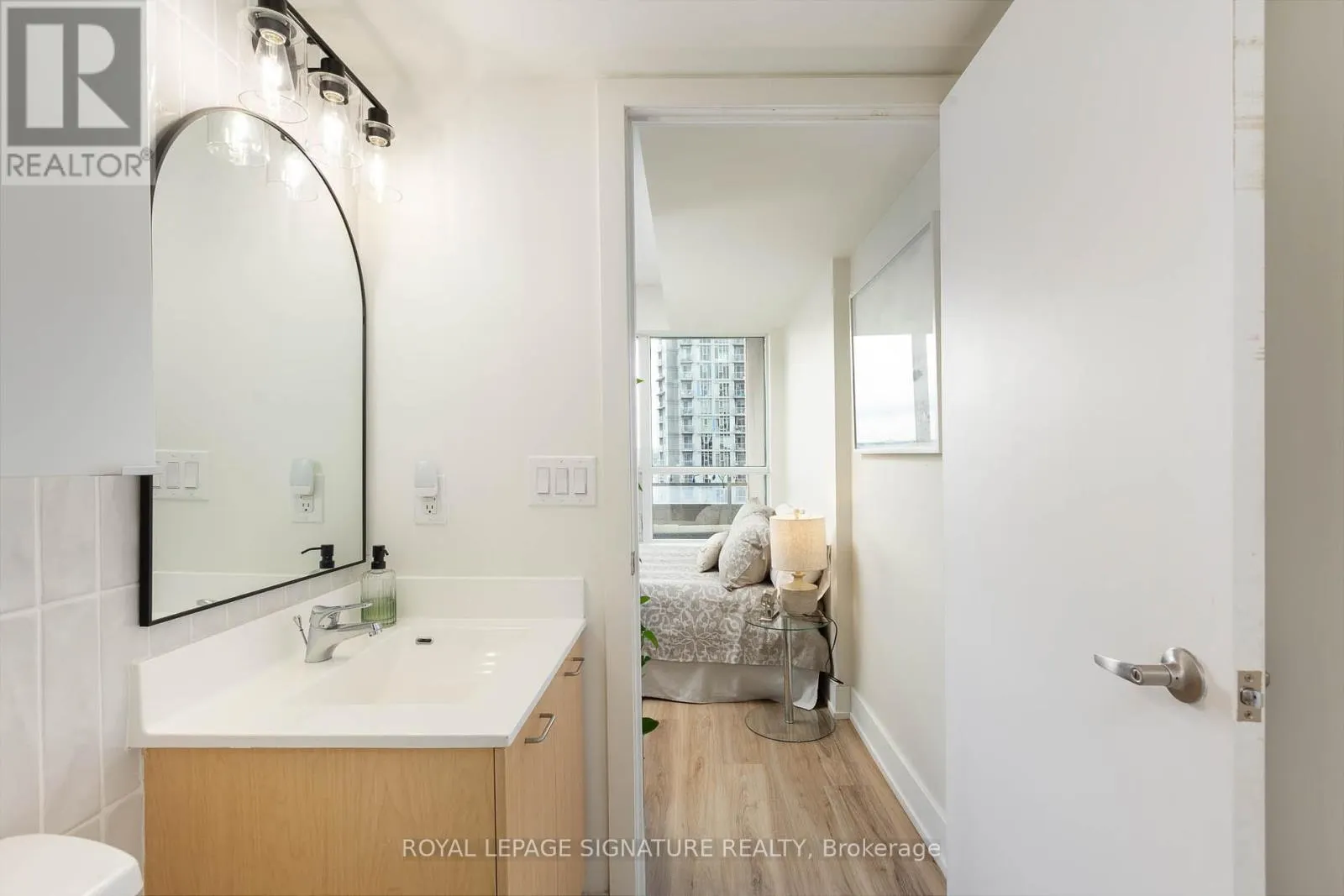 1323 - 38 JOE SHUSTER WAY