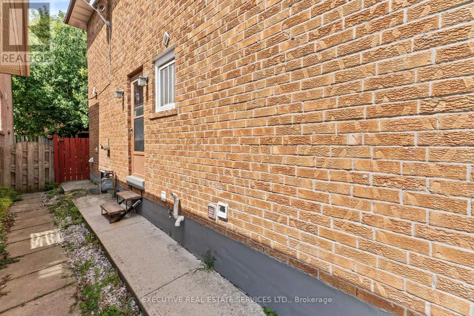14 ALBERMARLE COURT