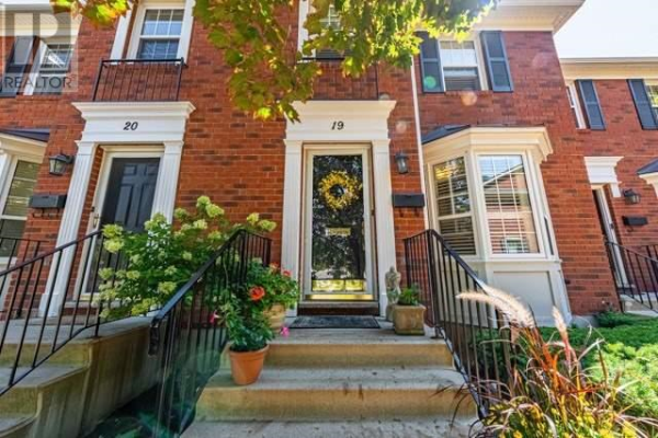 #19 -2390 WOODWARD AVE, Burlington