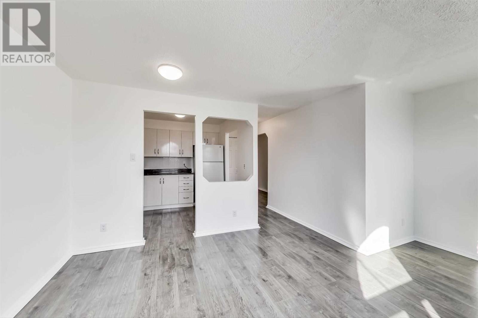 2422 ST.CLAIR AVE W