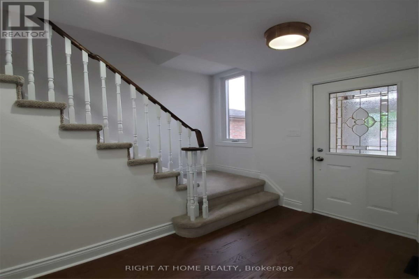 16 MARA CRES, Brampton