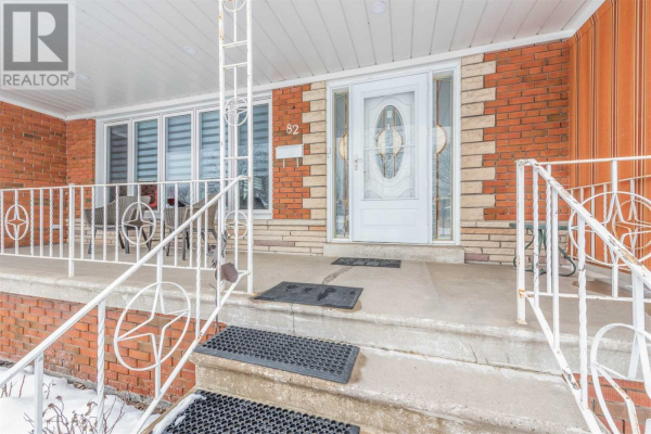 82 BRAMPTON RD, Toronto