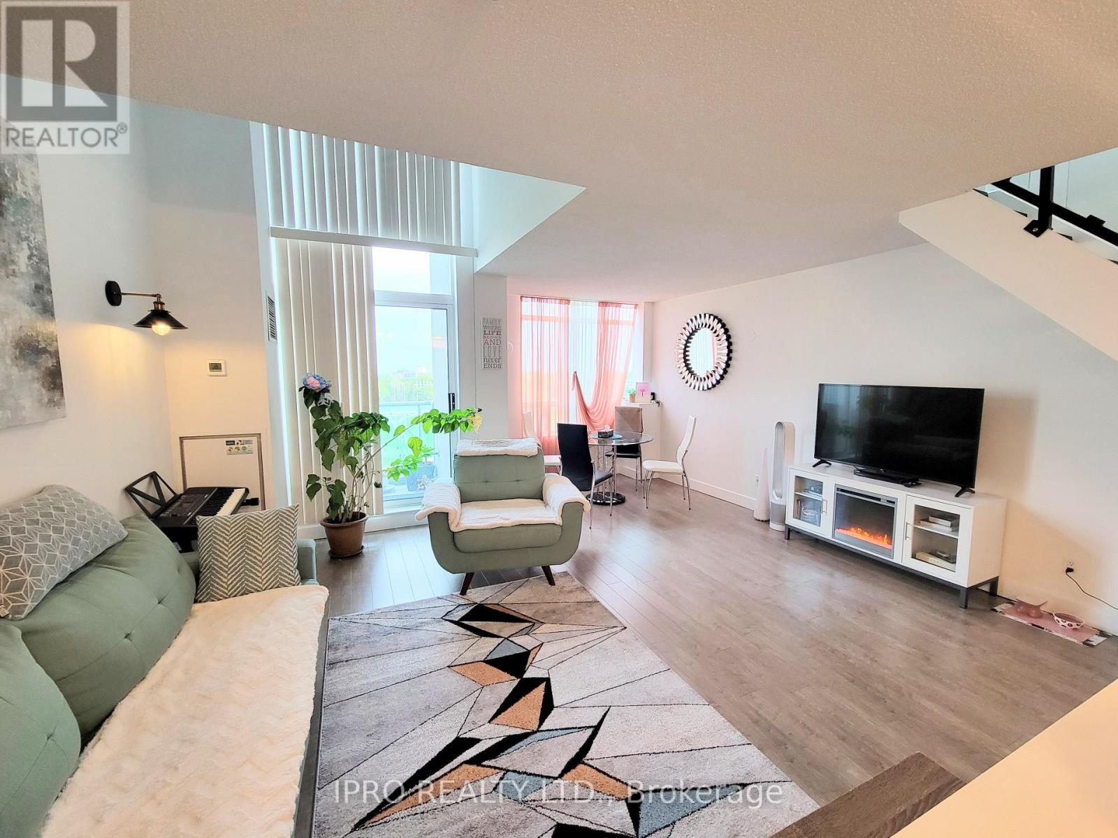 Listing W6044252 - Large Photo # 2