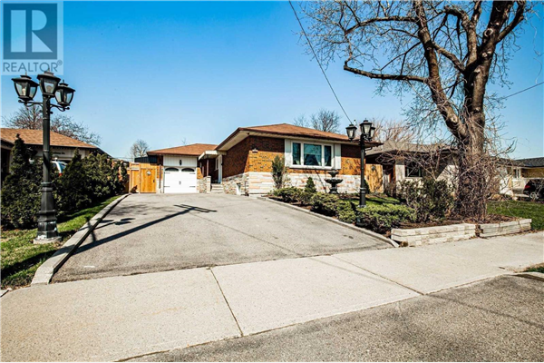 8 LUDSTONE DR, Toronto