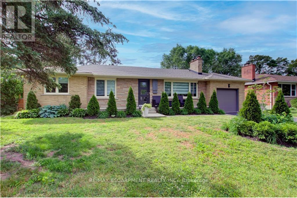 2036 MAPLEWOOD DR, Burlington