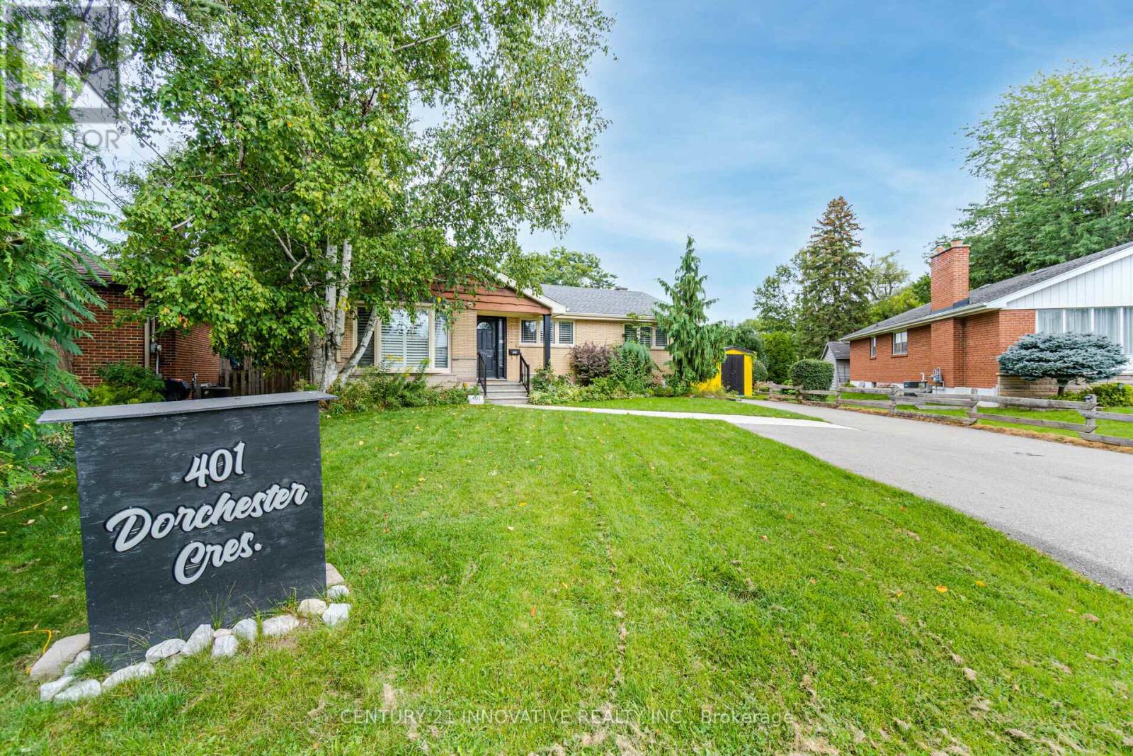 401 DORCHESTER CRES