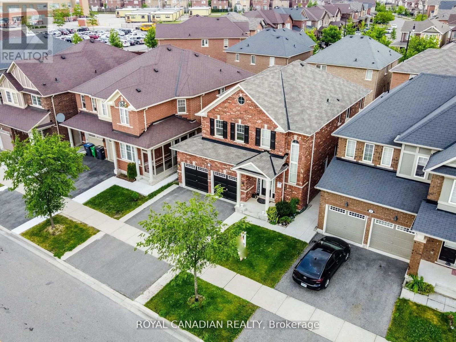 9 AYLESBURY DR