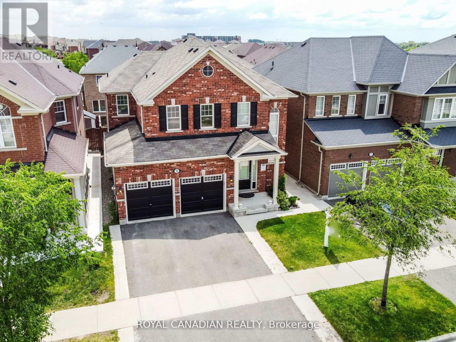 9 AYLESBURY DR