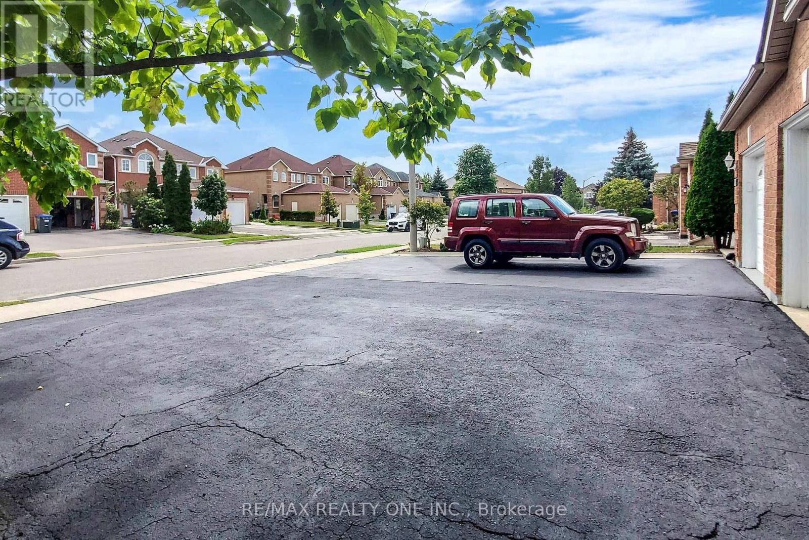 20 MCCLEAVE CRES N