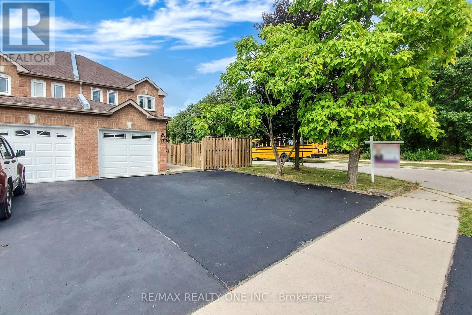 20 MCCLEAVE CRES N