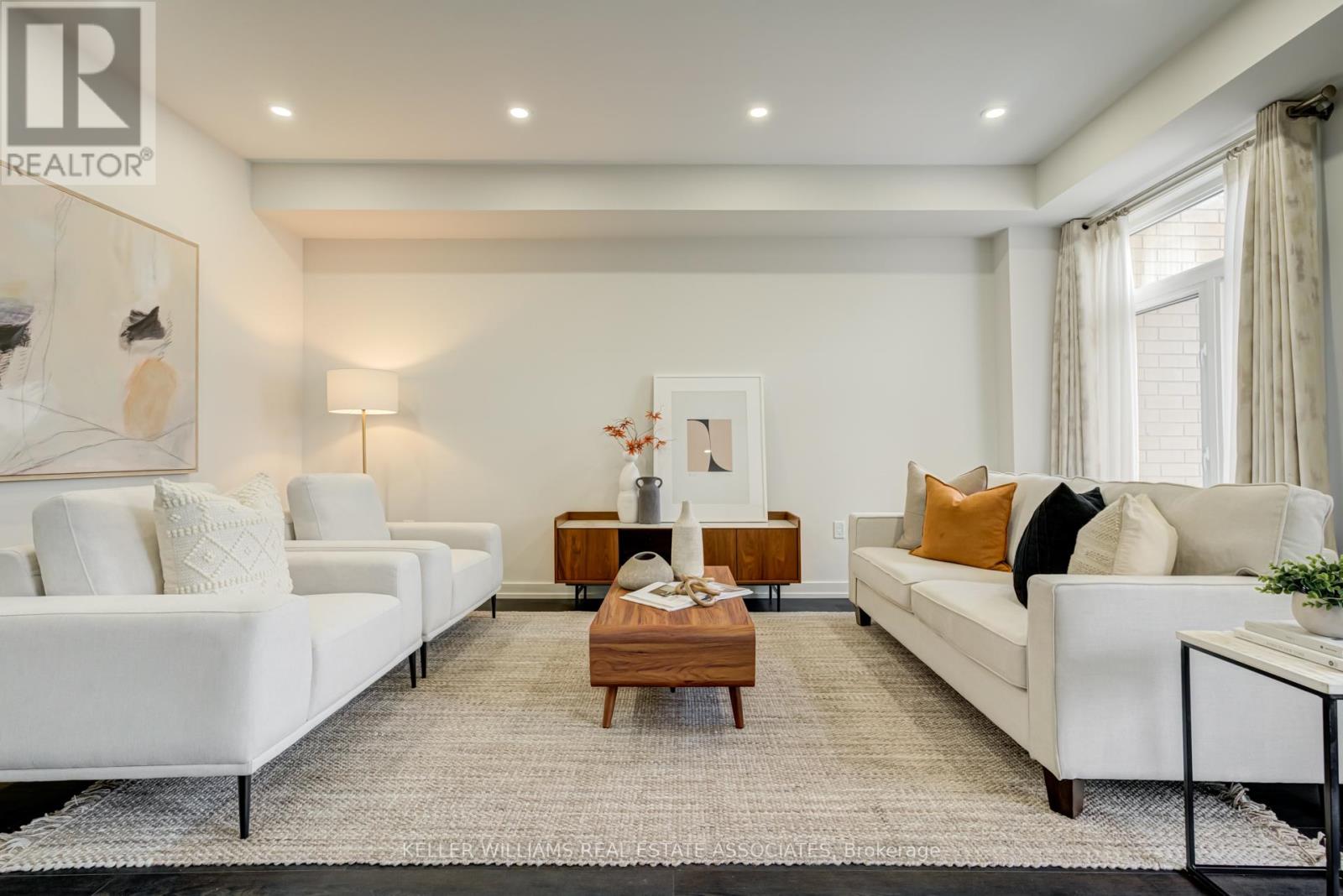 319 SQUIRE CRES