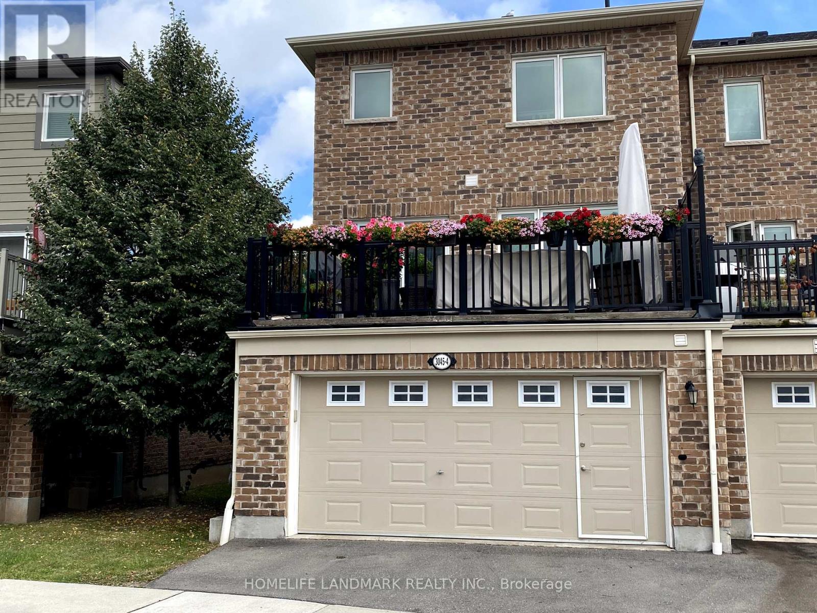 #4 -3045 GEORGE SAVAGE AVE, #4