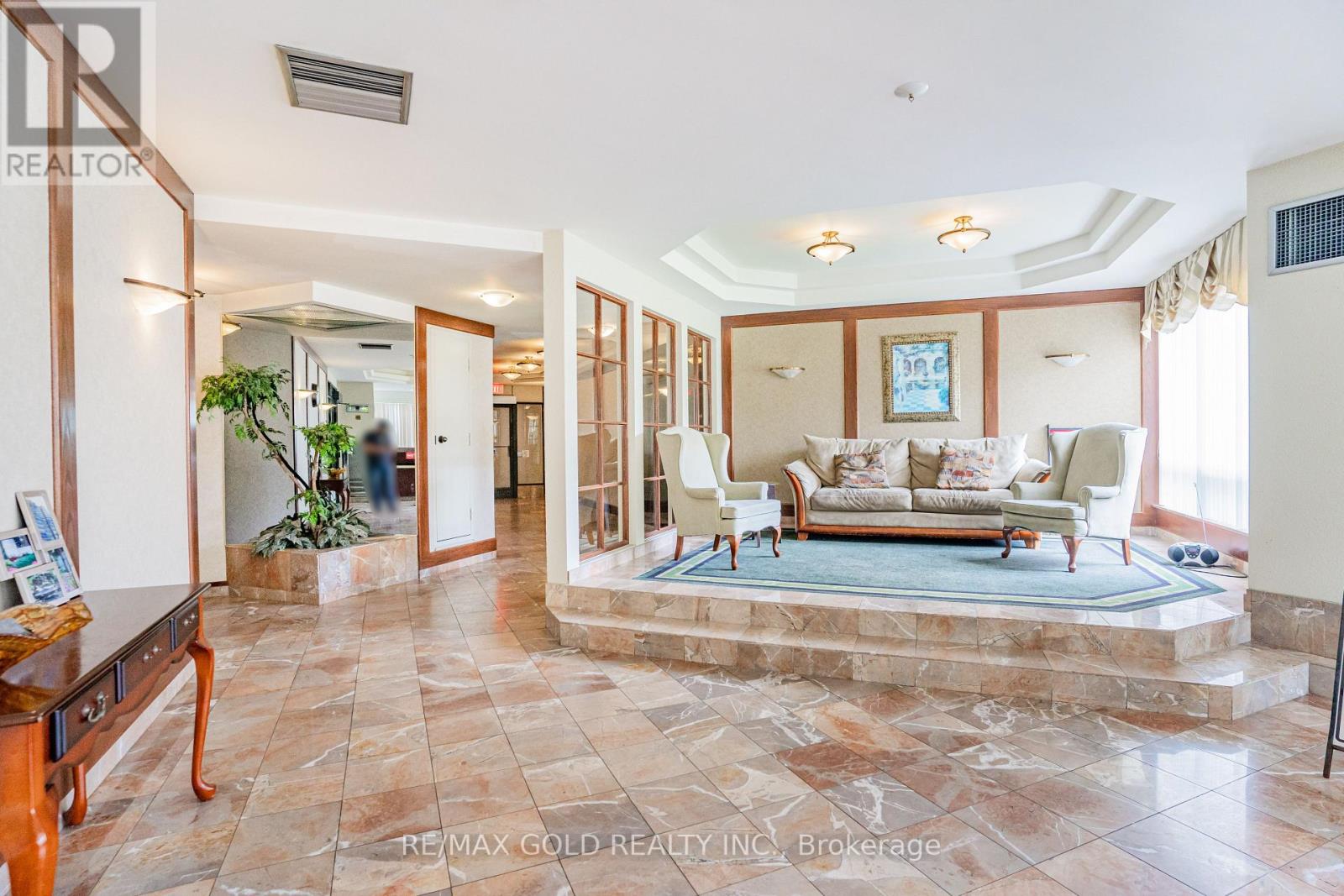 #1411 -26 HANOVER RD, #1411