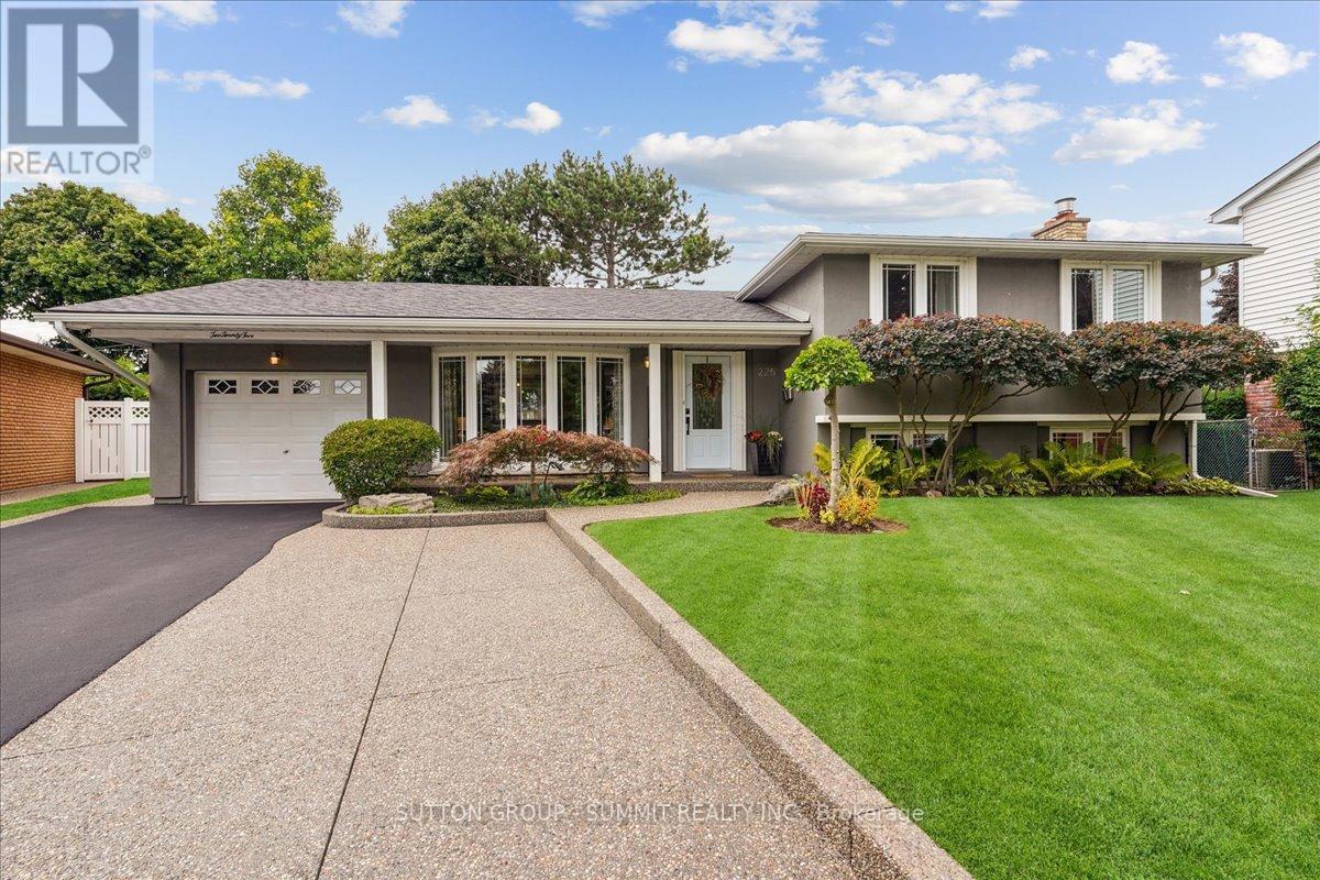 225 BARRYMORE CRT