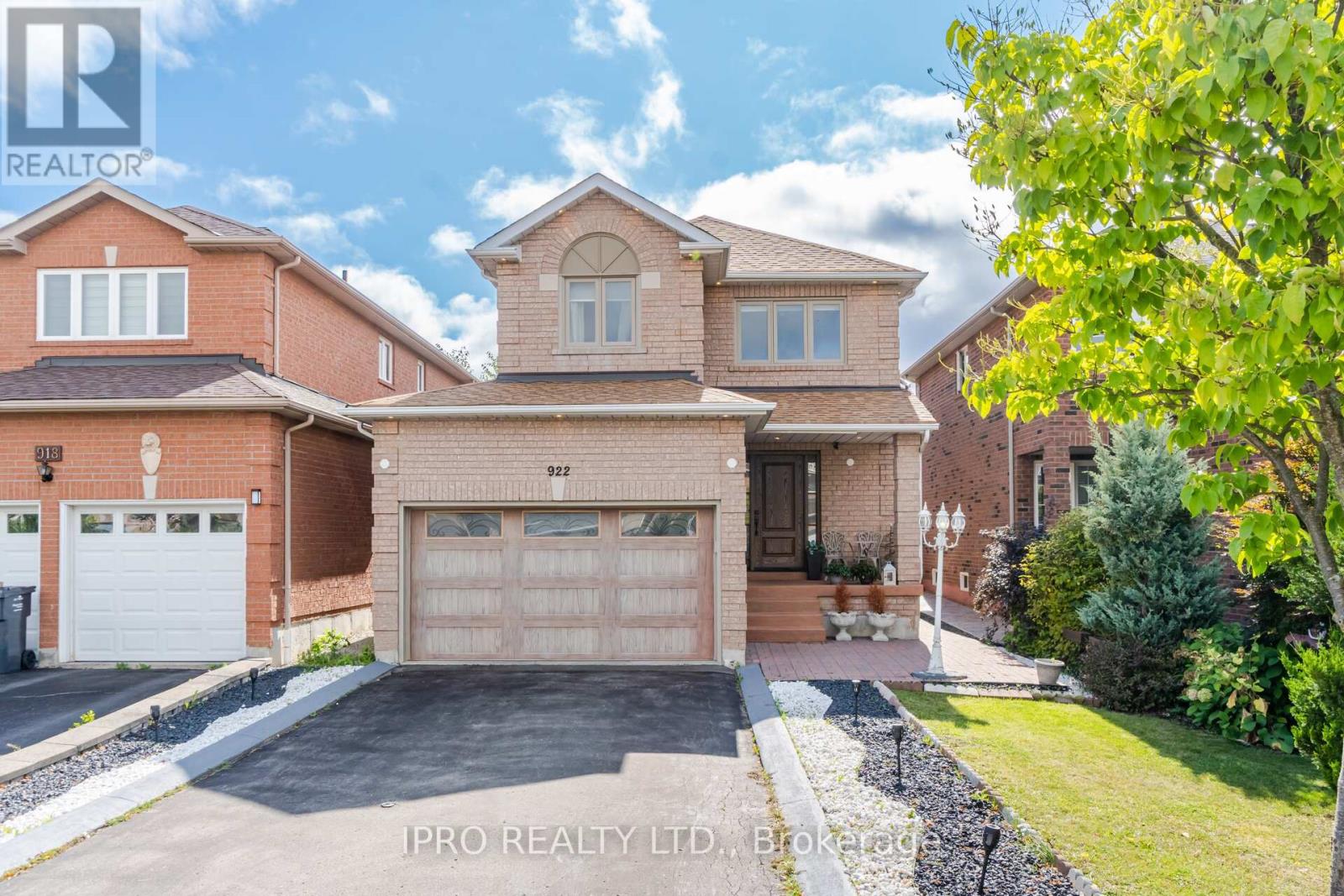 922 MAYS CRES
