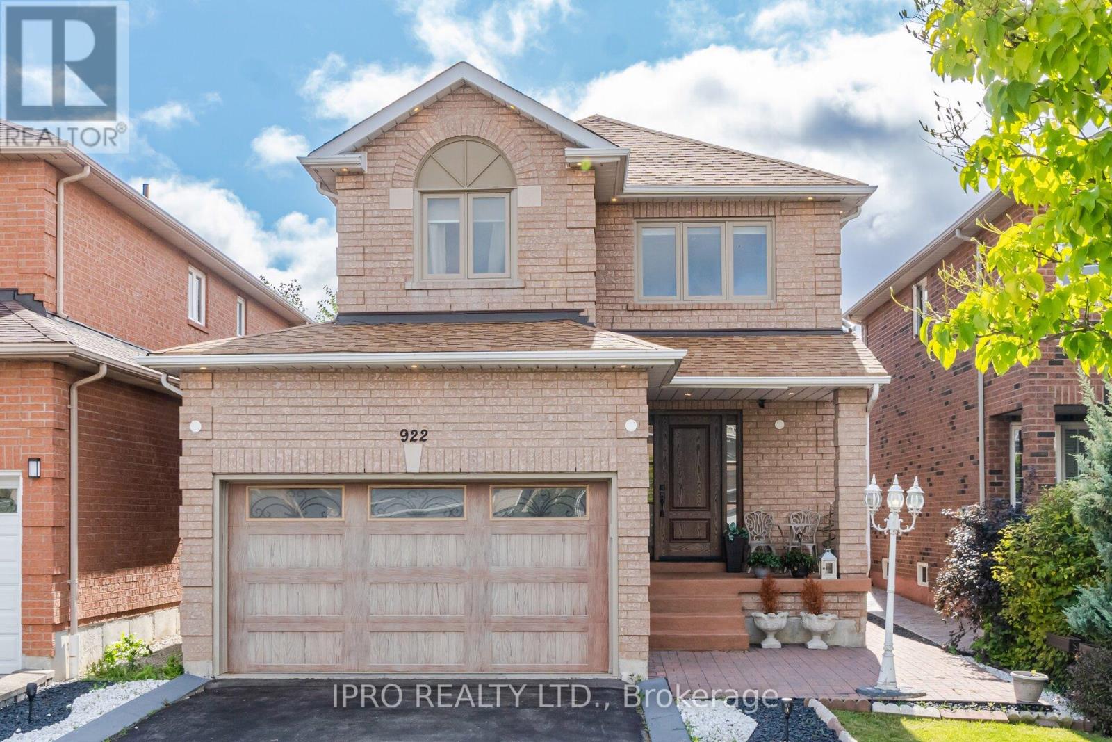 922 MAYS CRES