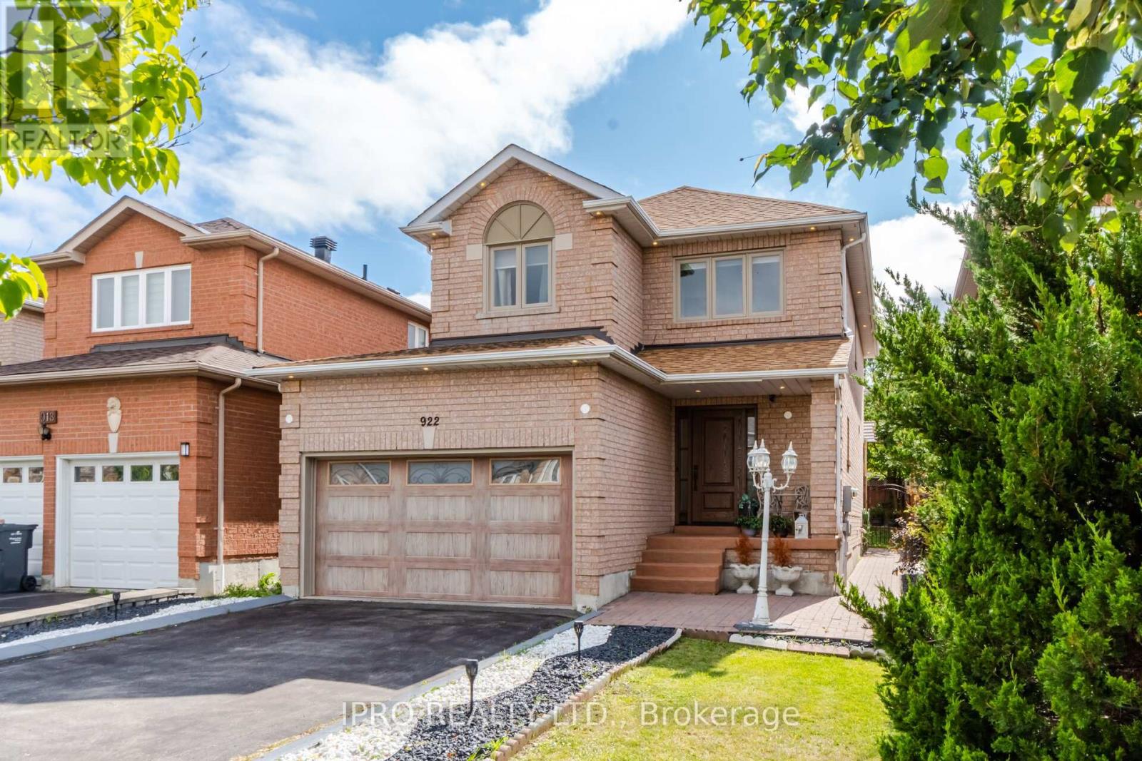 922 MAYS CRES