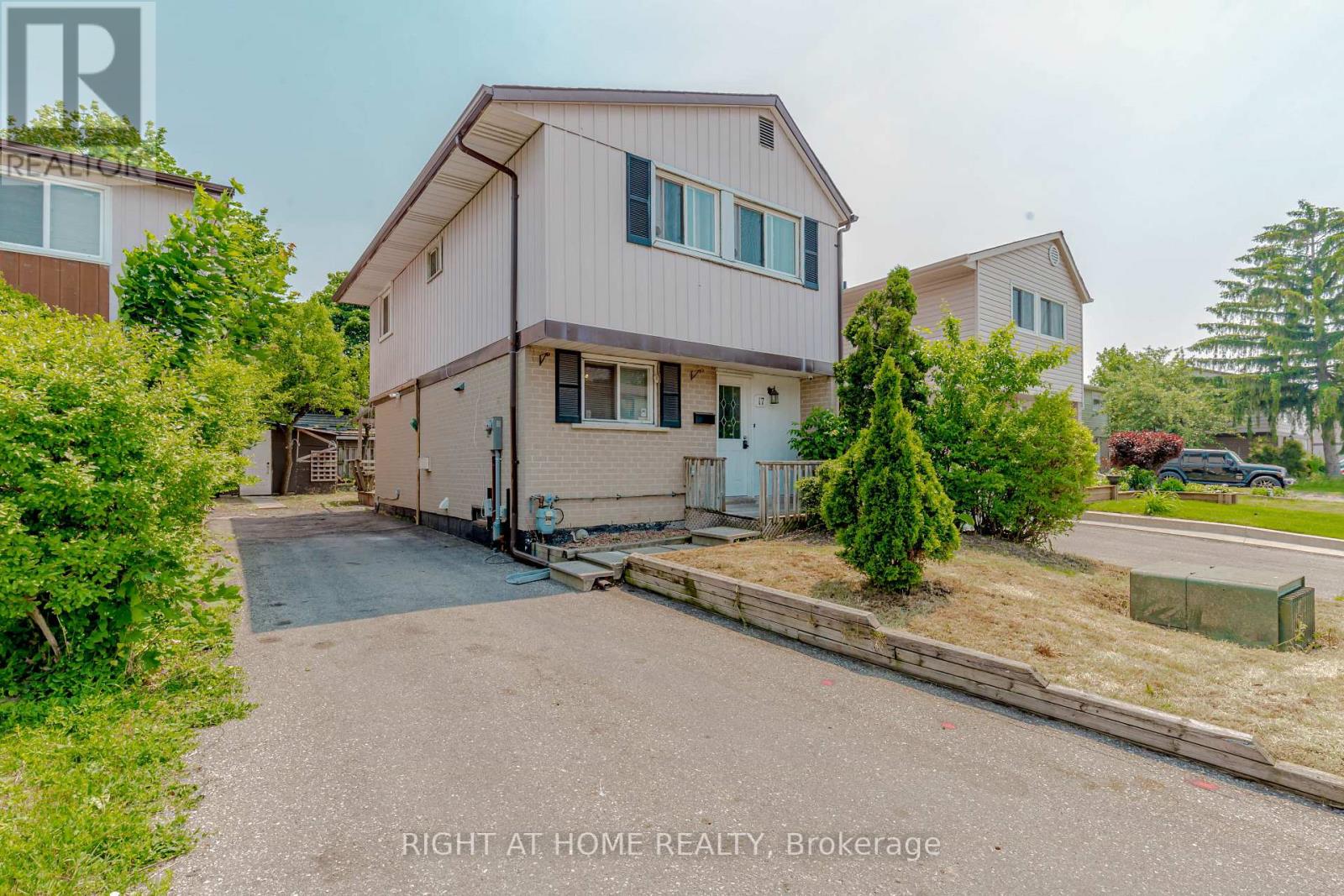 17 HEDLEY CRT