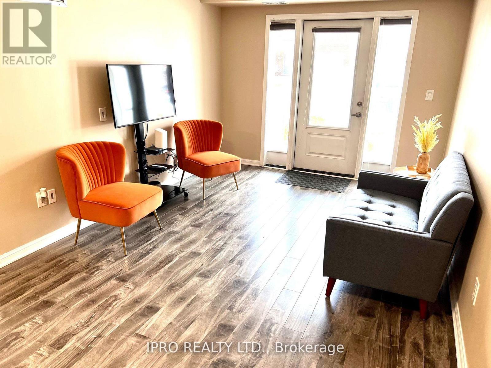 #101 -60 BAYCLIFFE CRES, #101
