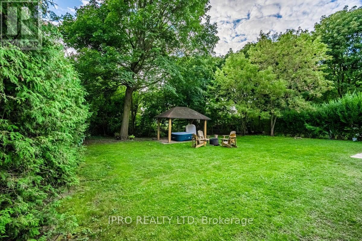 208 GLEN OAK DR