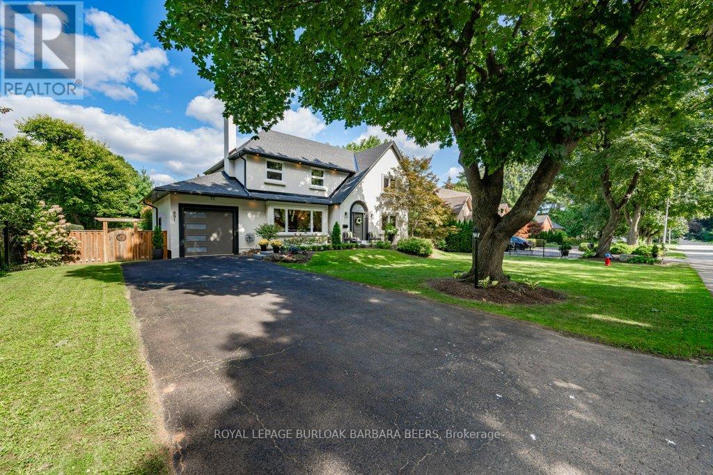 891 KINGSWAY DR