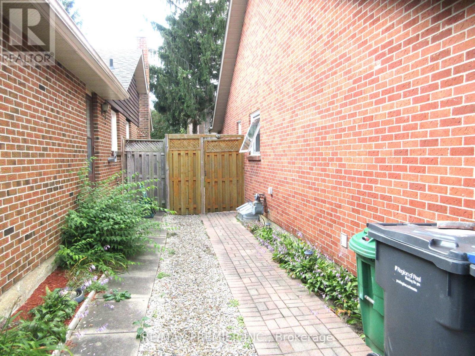 27 BOREHAM CIRC