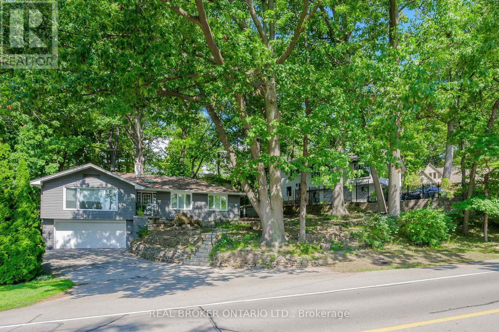 221 NORTH SHORE BLVD E