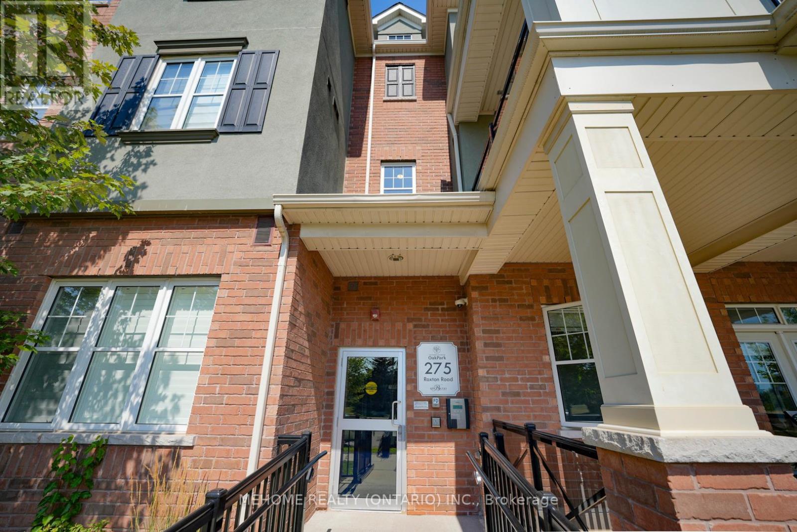 #203 -275 ROXTON RD, #203
