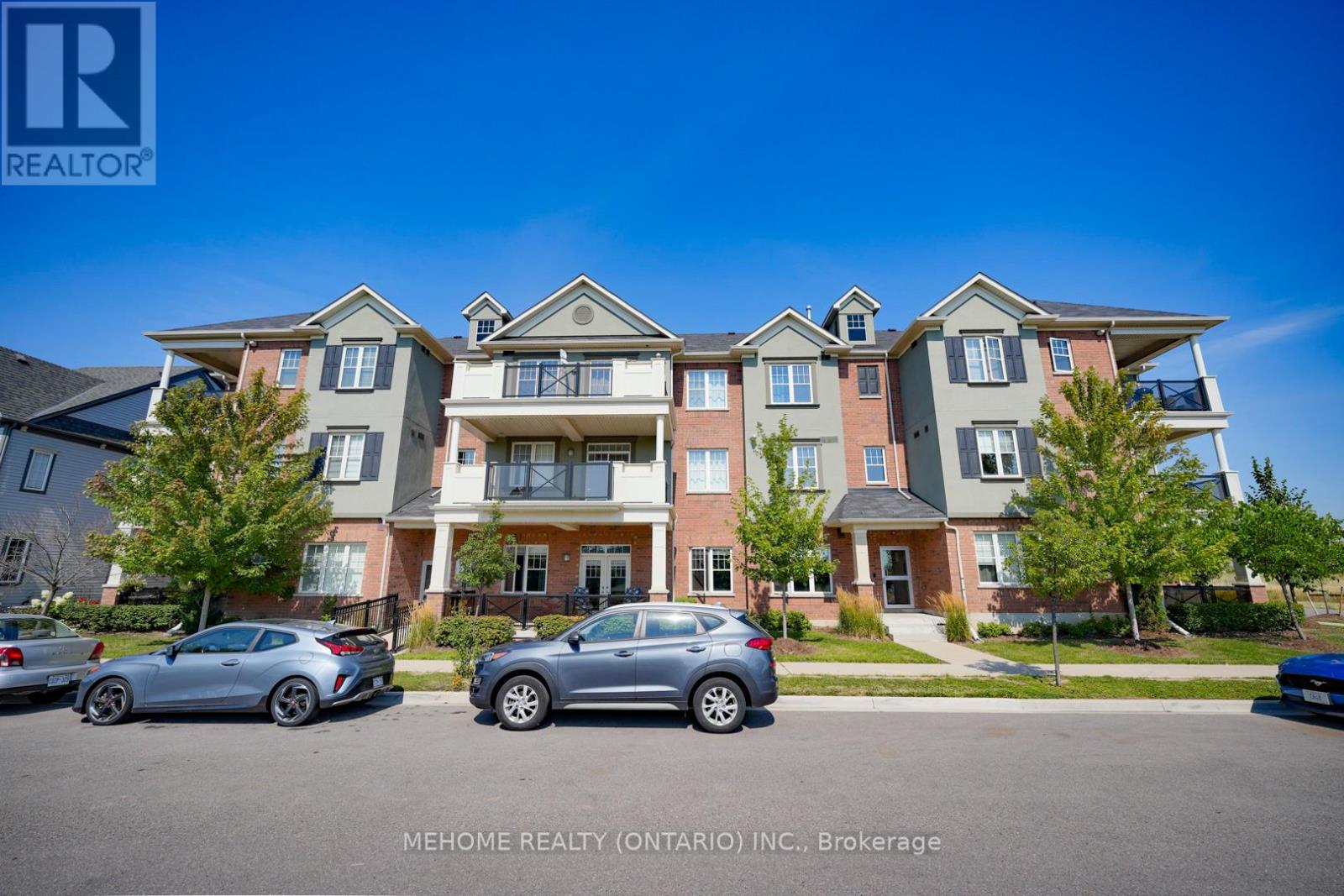 #203 -275 ROXTON RD, #203