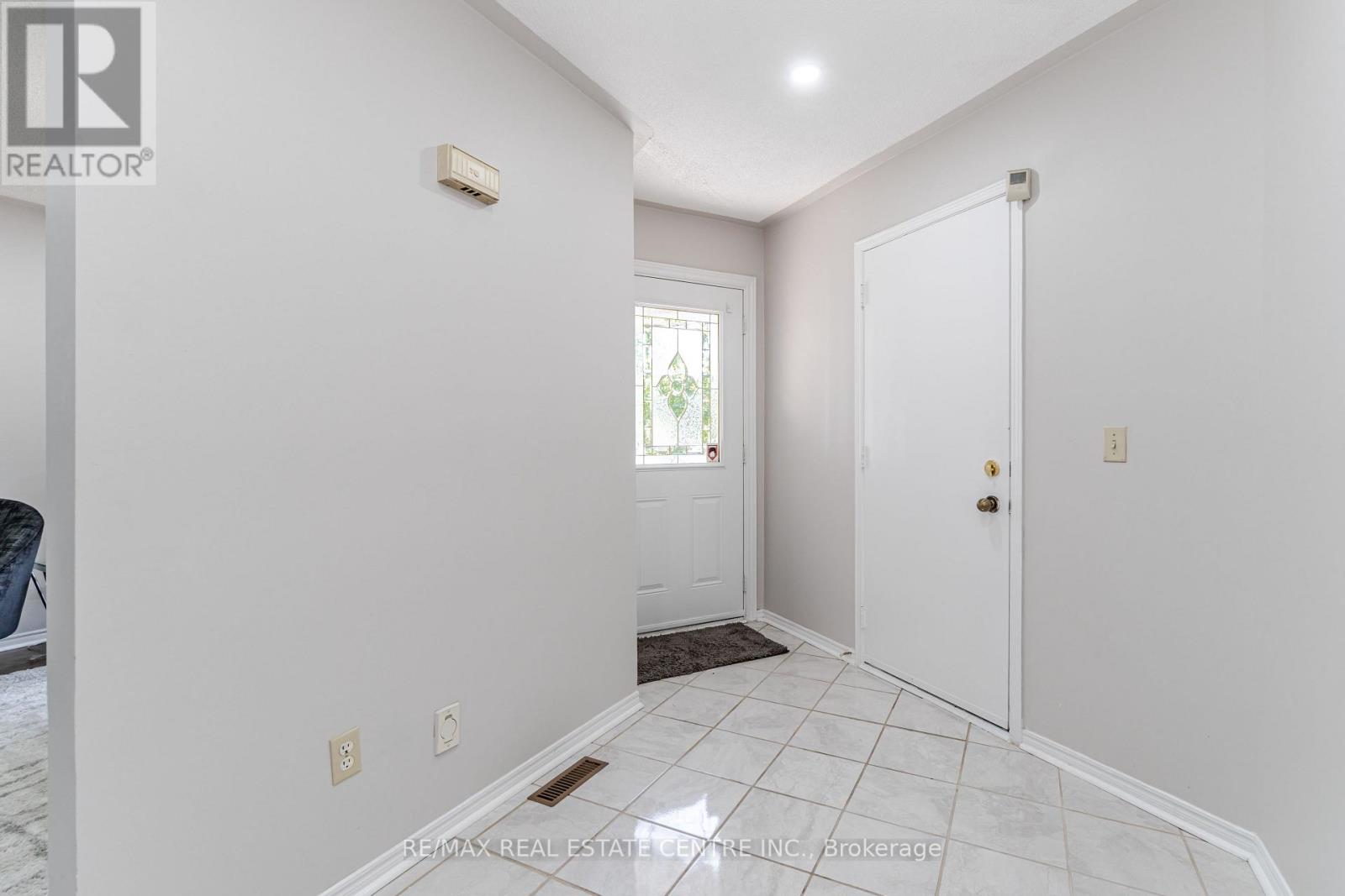 13 NUFFIELD ST