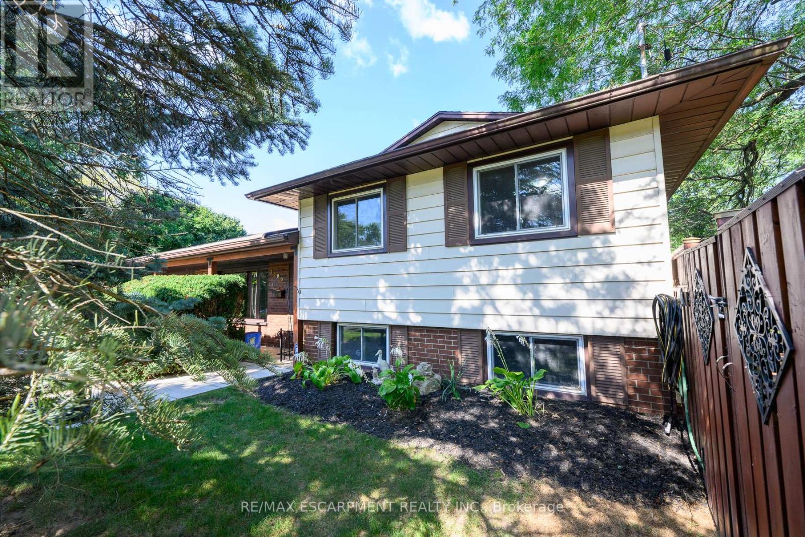 1009 MARLEY CRES