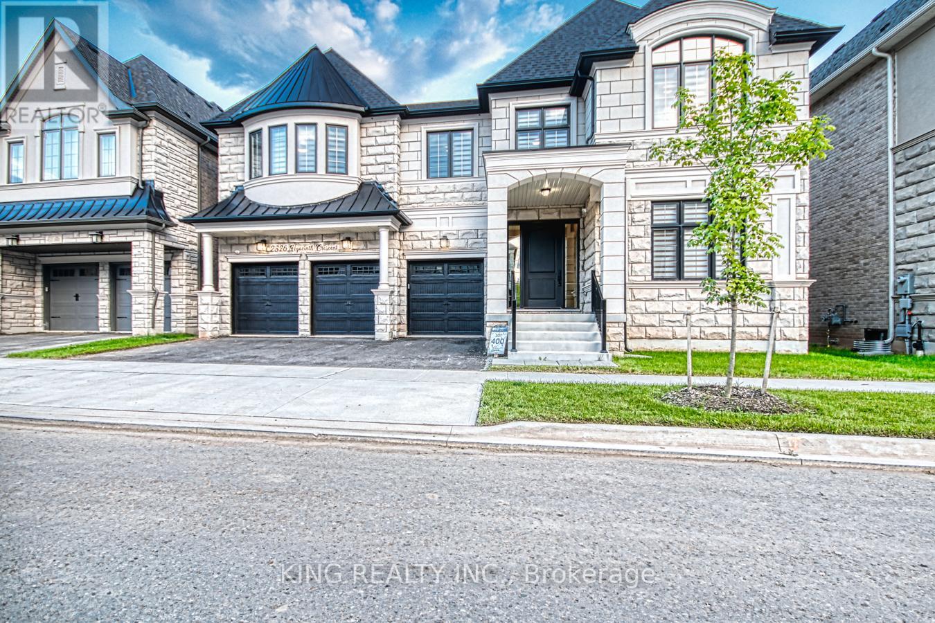 2326 HYACINTH CRES