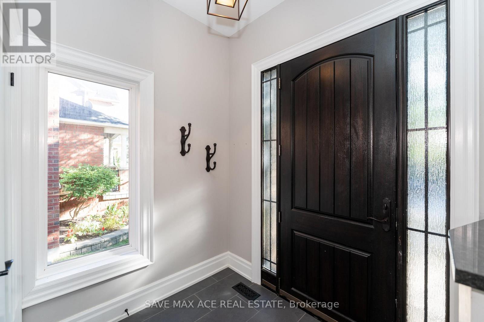 2603 CASTLE HILL CRES