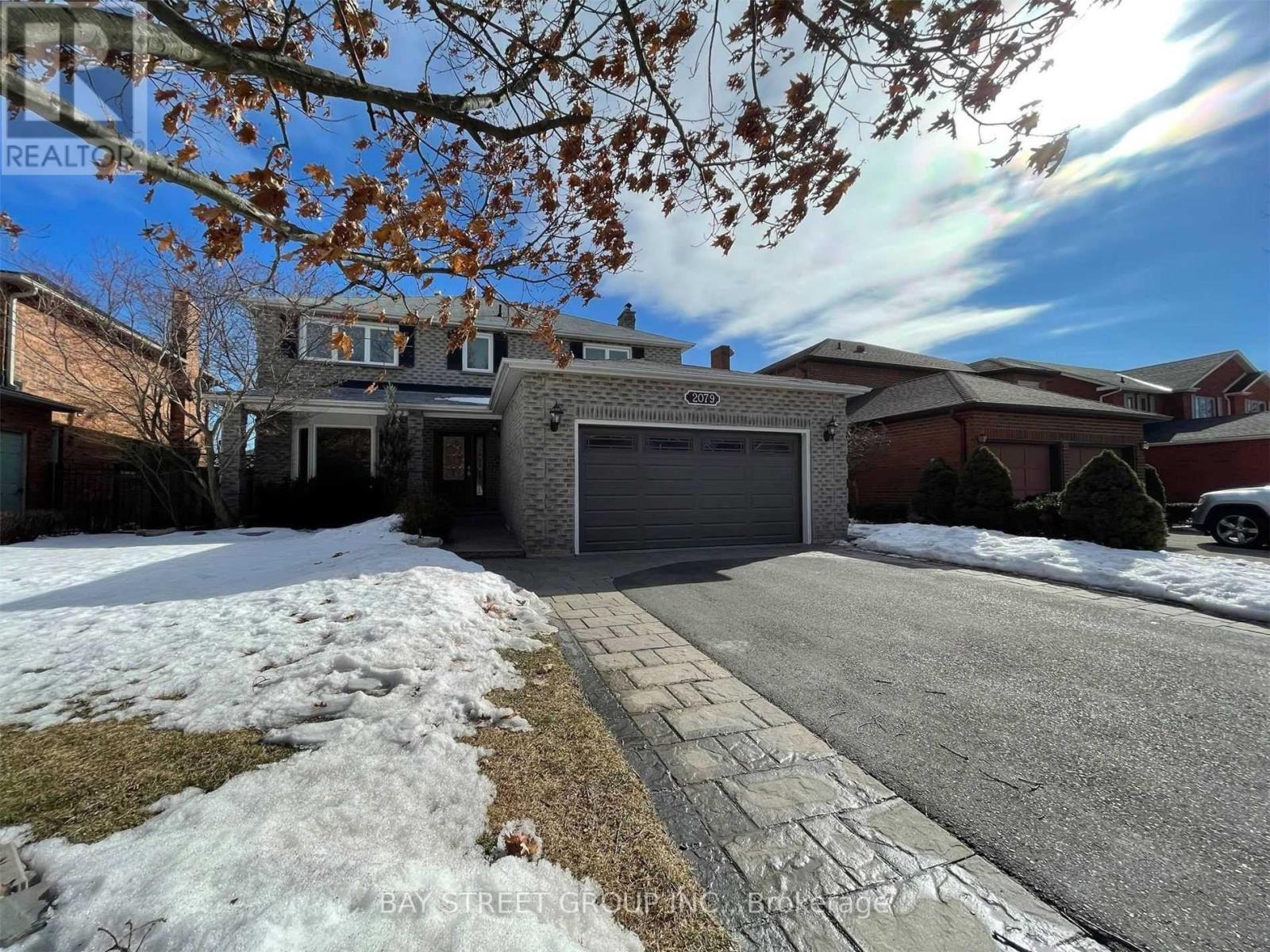 2079 PINEVIEW DR