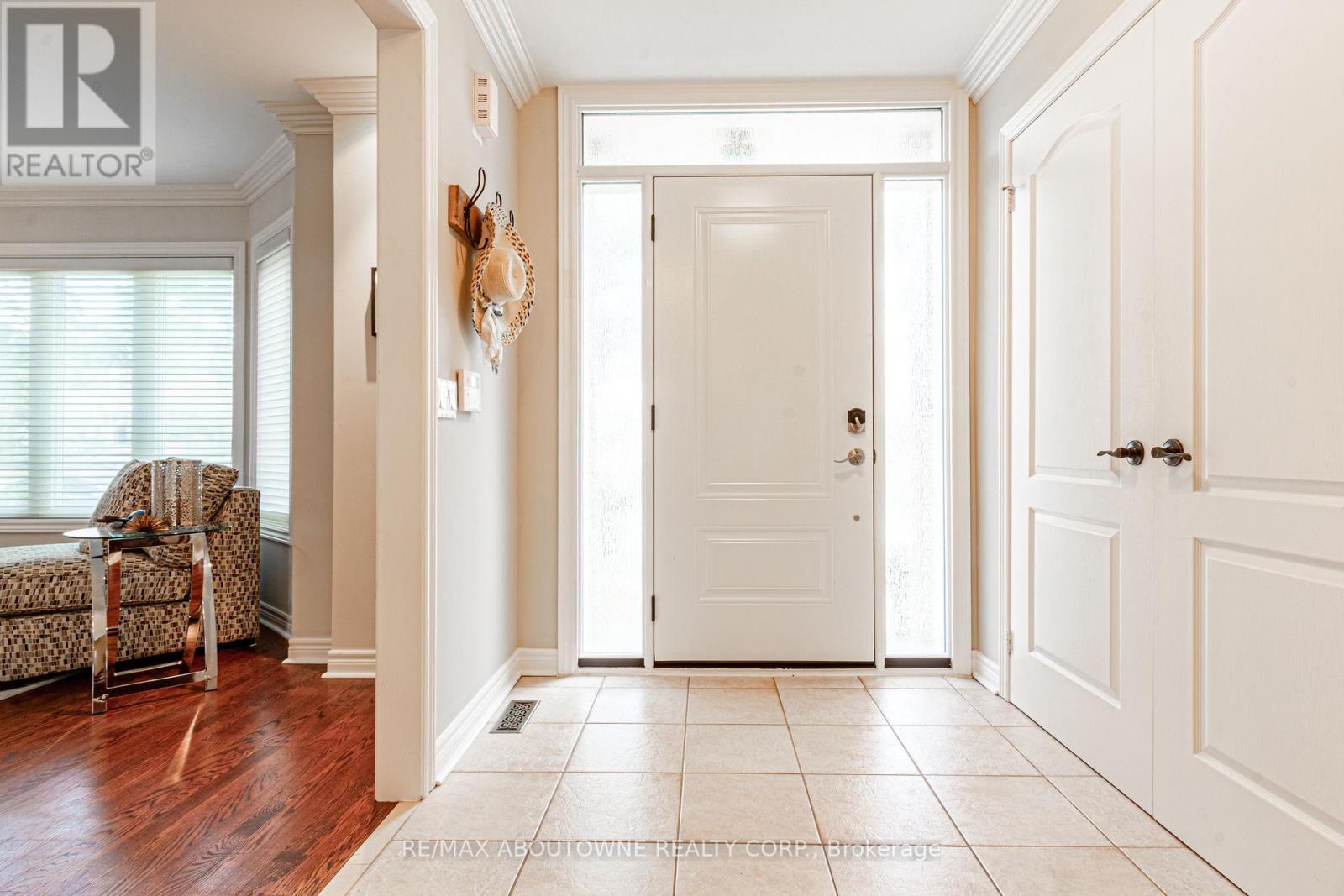 2424 CAPILANO CRES