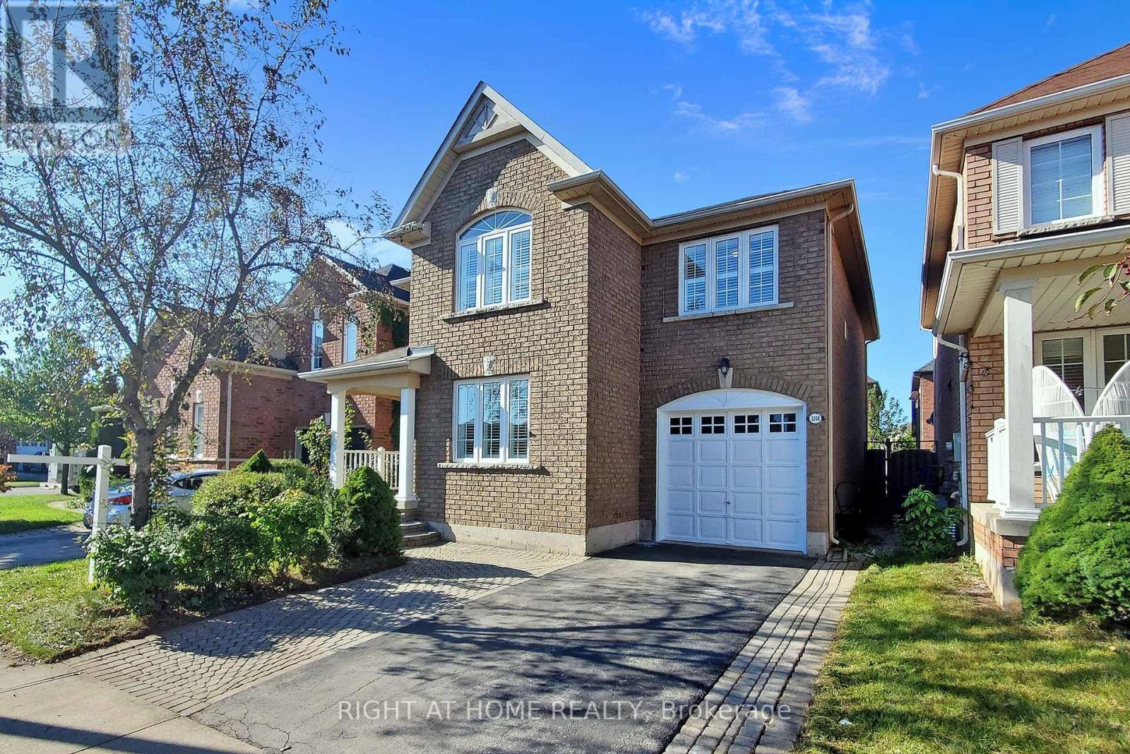 2208 CRESTMONT DR