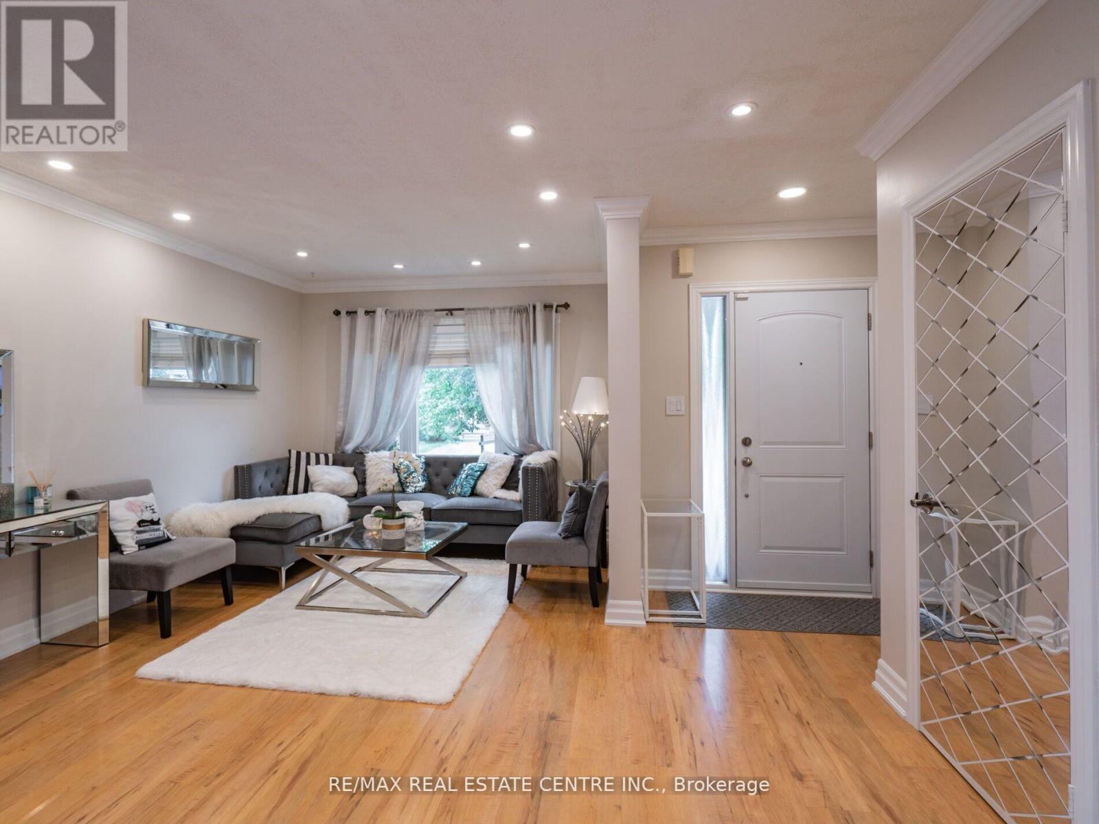 2147 VILLAGE SQUIRE LANE