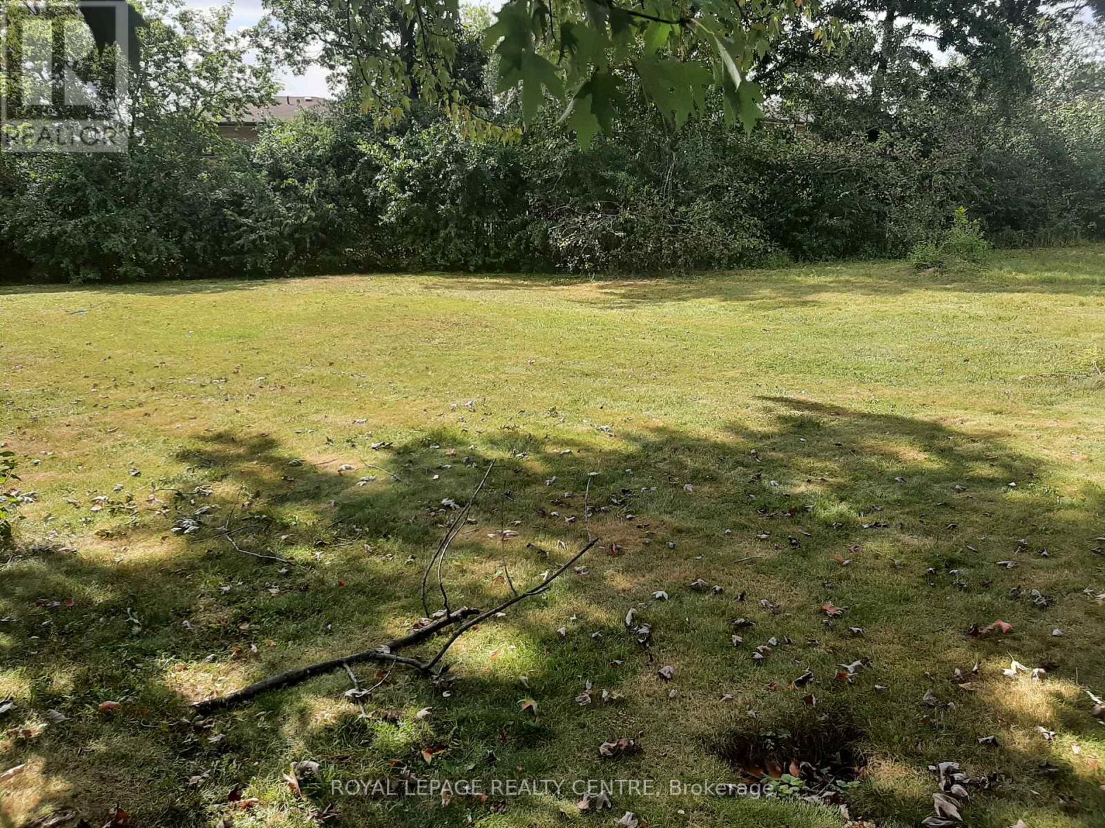 2572 SHARON CRES