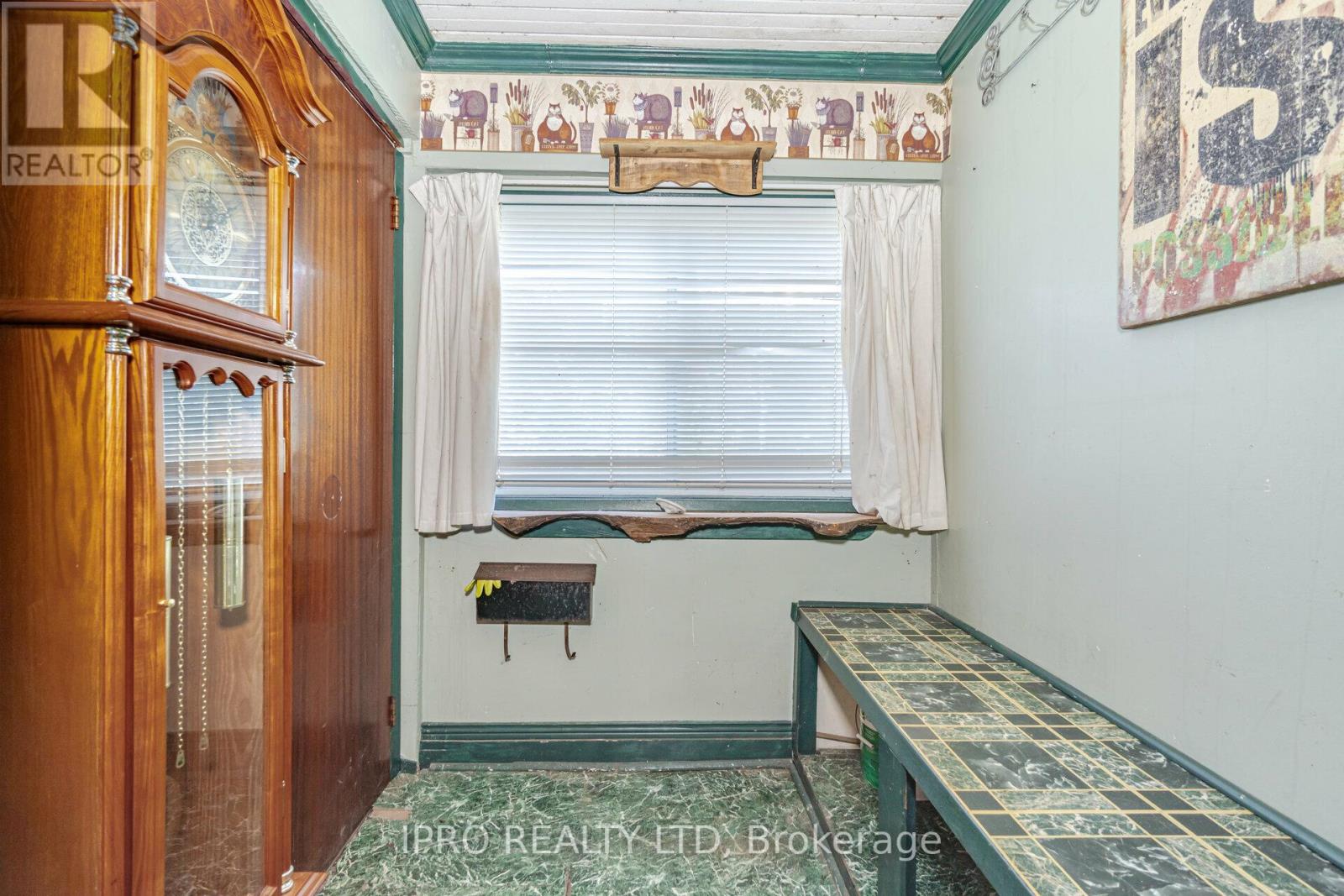 93 CHURCH ST E