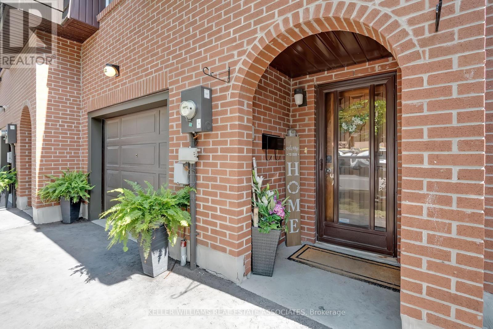 132 DARRAS CRT