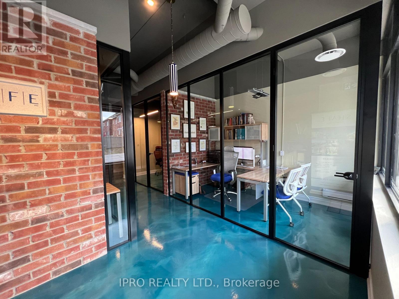 126 BURNHAMTHORPE RD E
