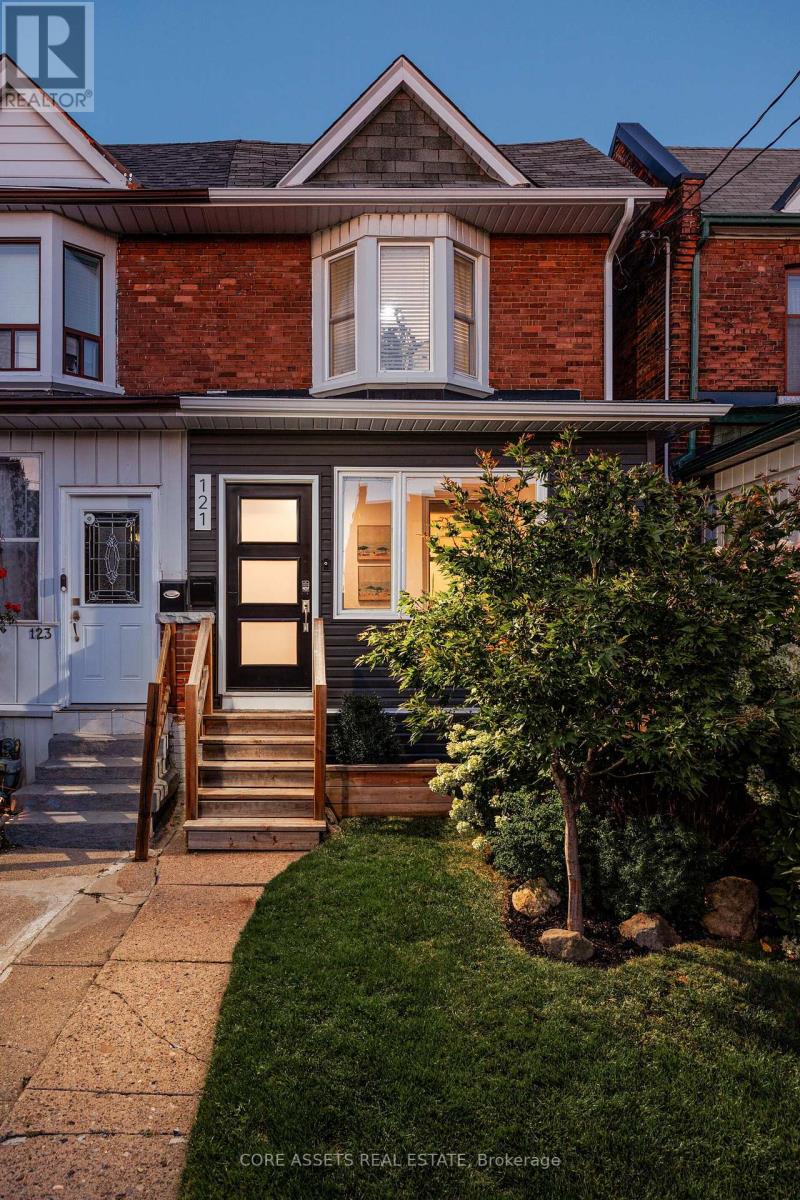 121 EDWIN AVE