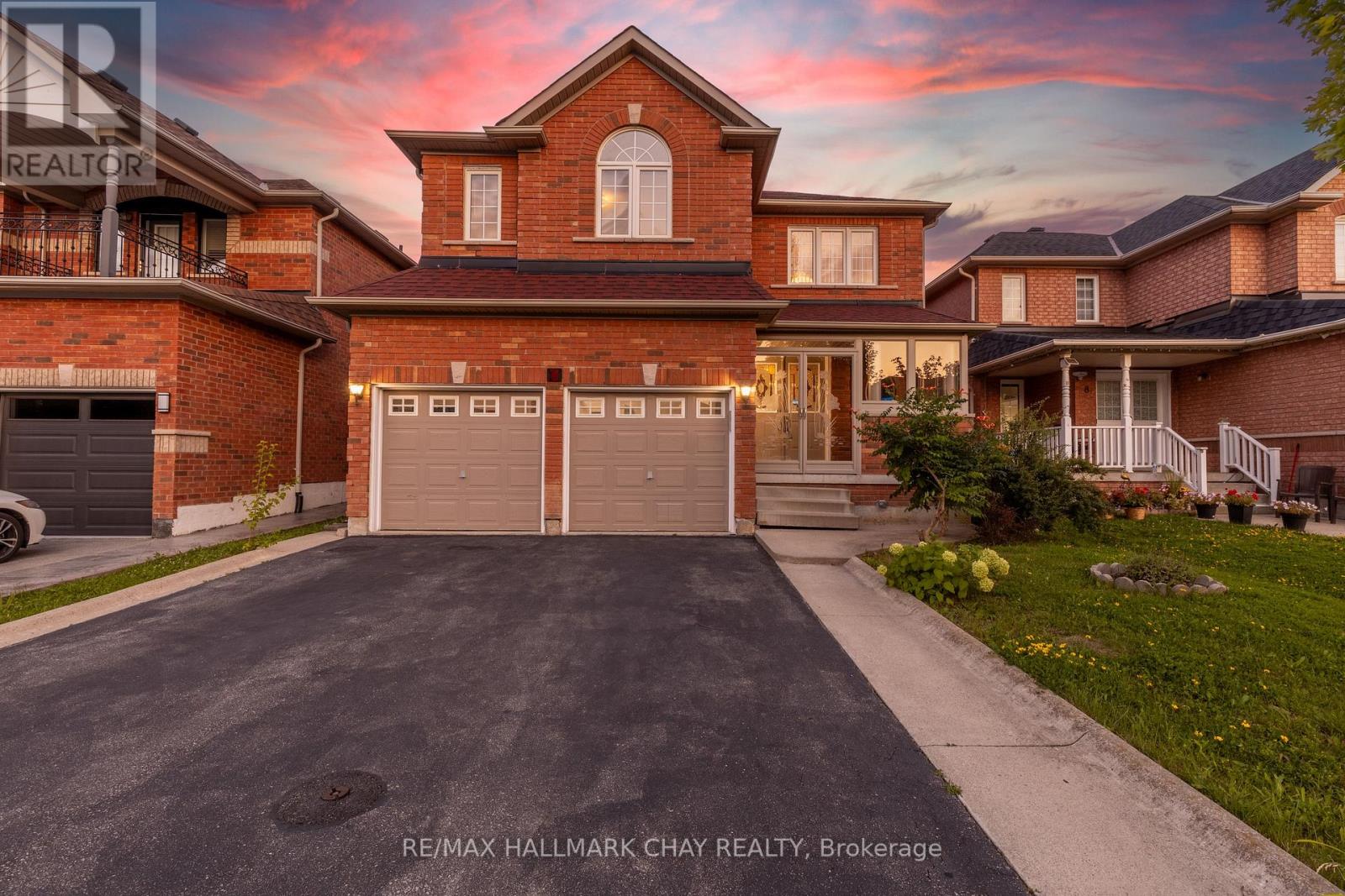 6 WHITEHOUSE CRES
