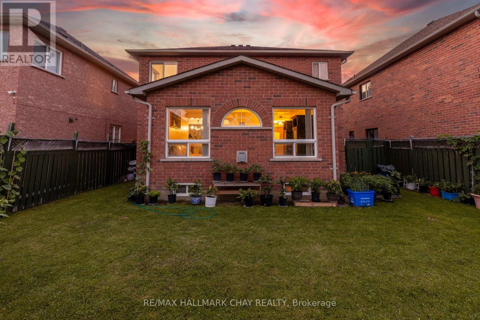 6 WHITEHOUSE CRES