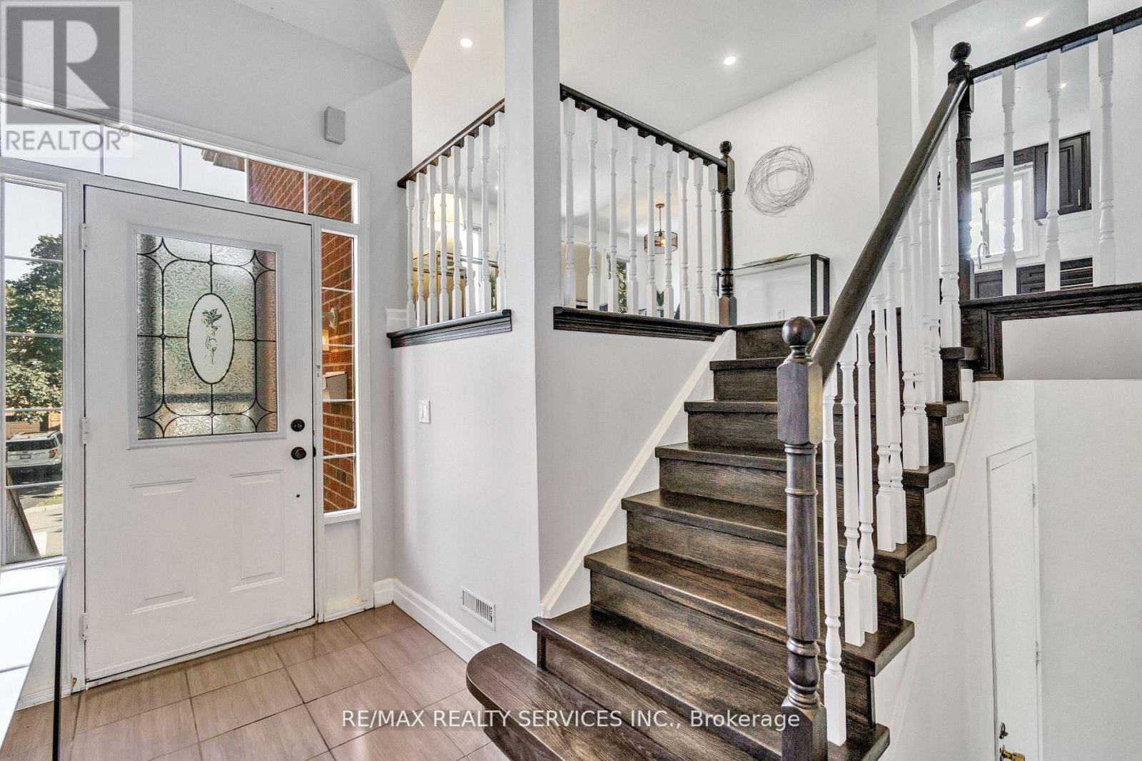 19 NIMROD CRES